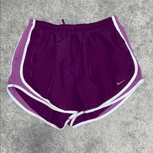 FINAL SALE: Nike tempo shorts, size L